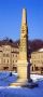 Die im Jahre 2001 neu angefertigte Postmeilensäule auf dem Marktplatz.